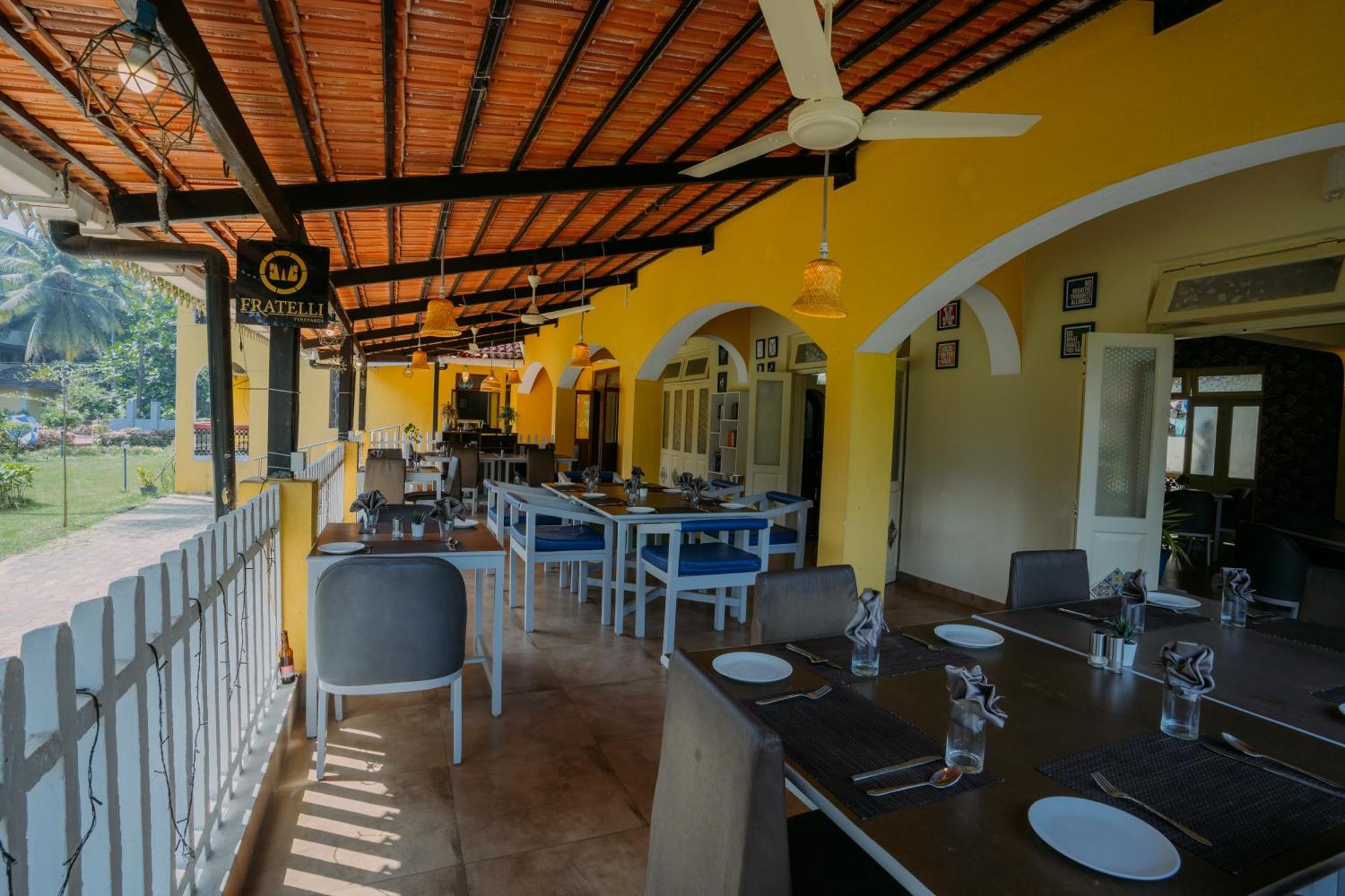 Carina Beach Resort Бенаулим Экстерьер фото