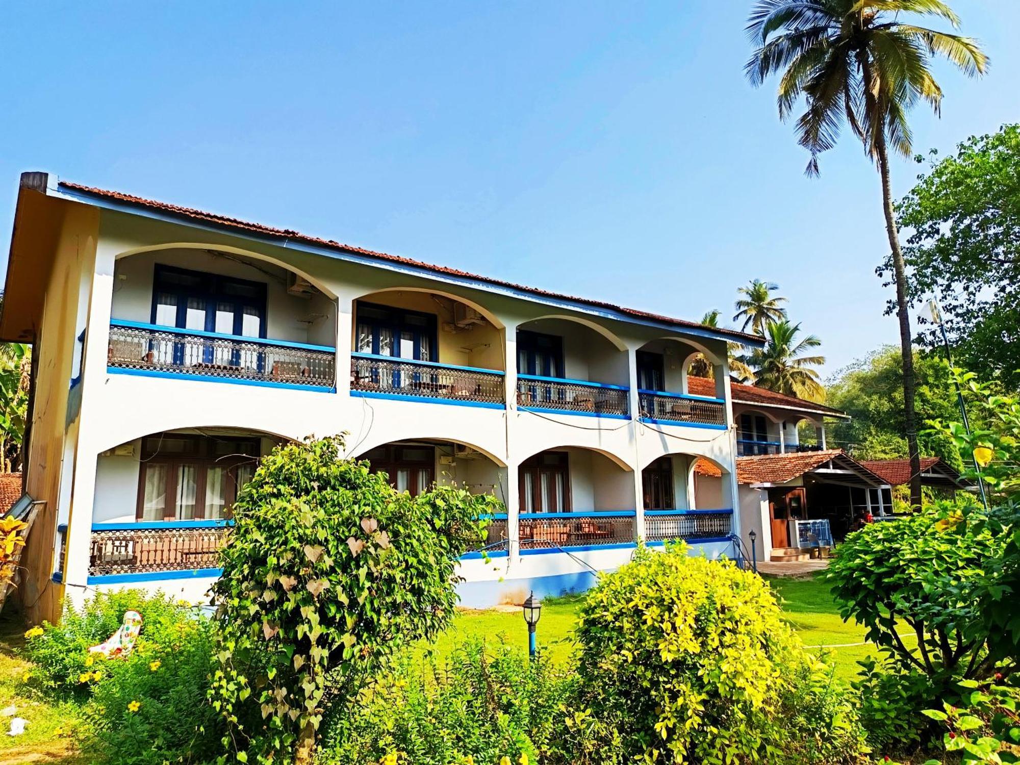 Carina Beach Resort Бенаулим Экстерьер фото