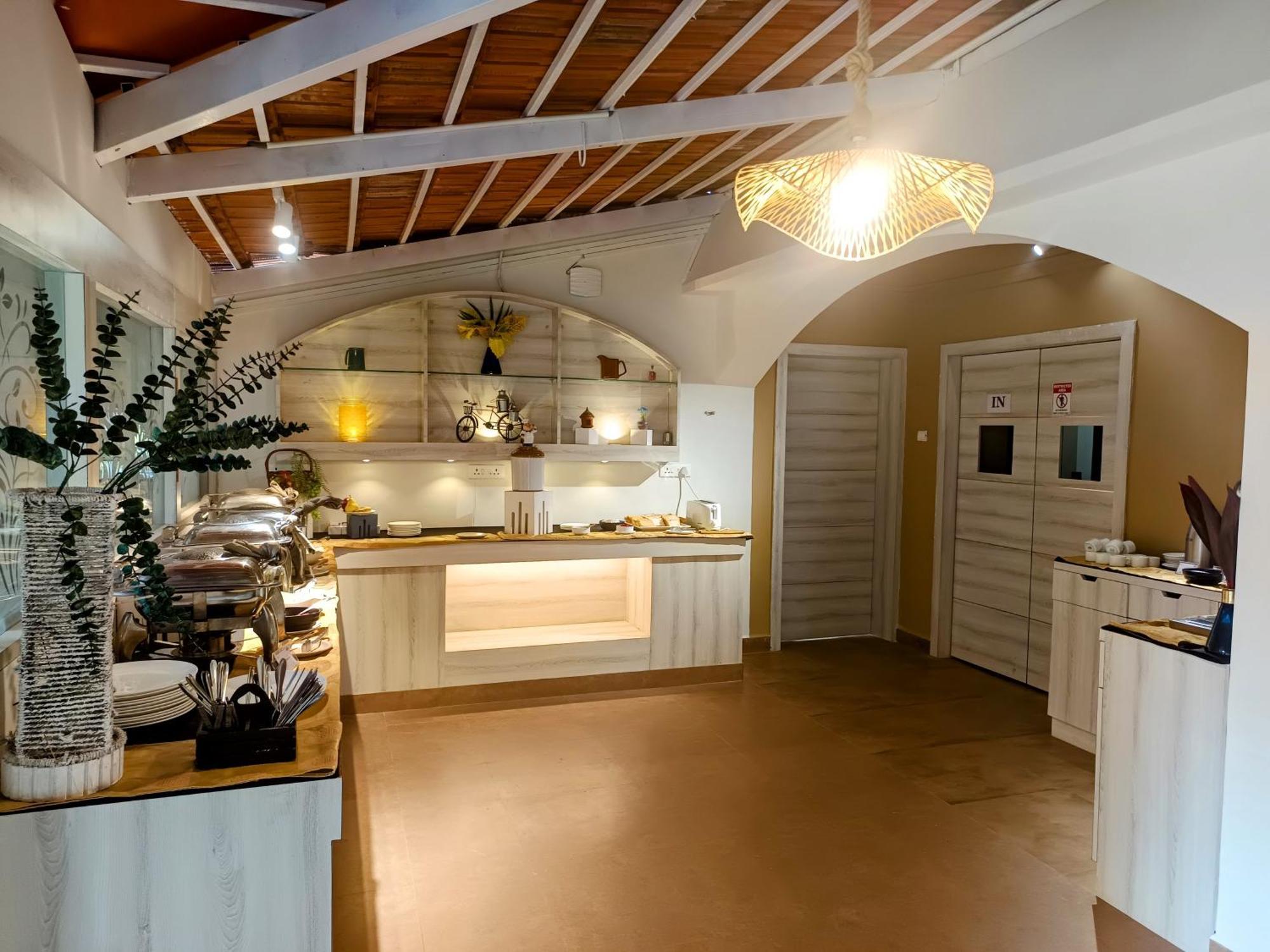 Carina Beach Resort Бенаулим Экстерьер фото